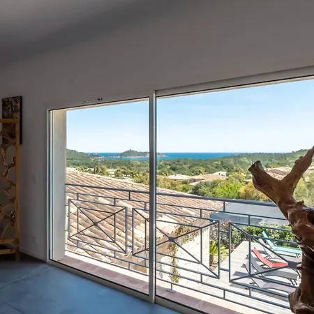 度假居 Denis Panoramic Sea View